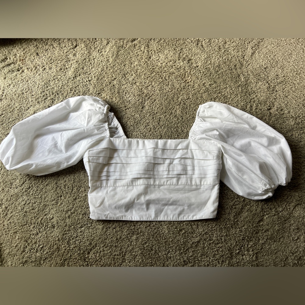 Abercrombie & Fitch White Bubble Sleeved Crop Top//Size Medium